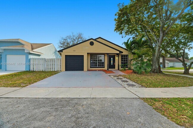 Foto del edificio - 8666 SW 14th St