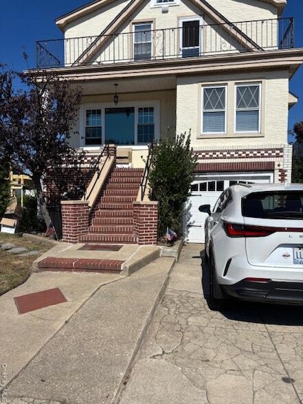 Photo - 367 E Chester St Apartment