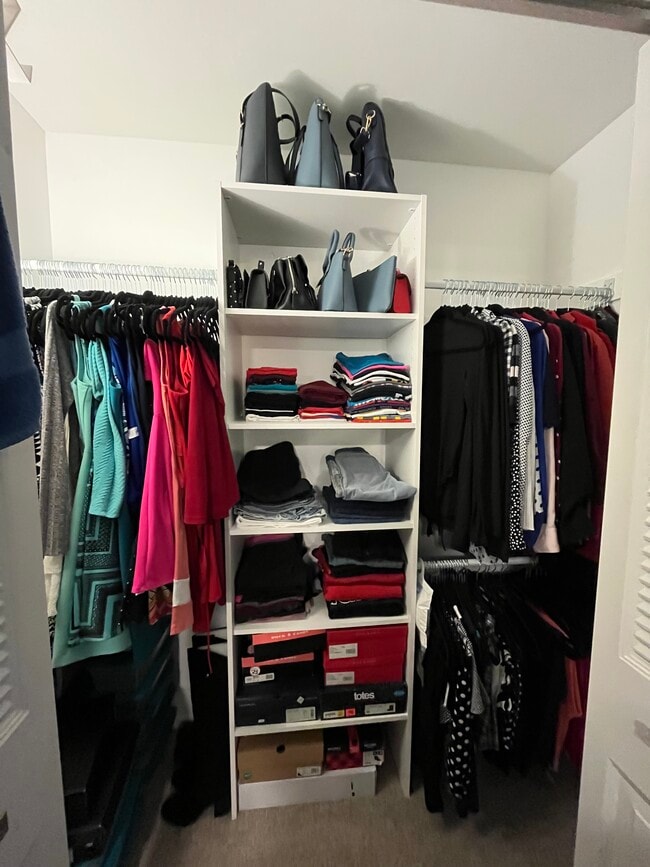 Master bedroom - 6264 Ducketts Ln