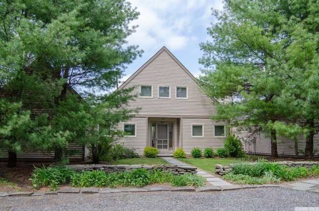 Building Photo - 332 Arcadia Dr