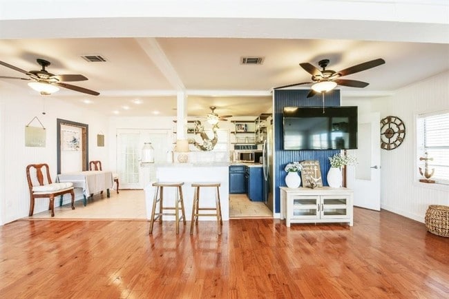 Building Photo - 610 Fort Velasco Dr