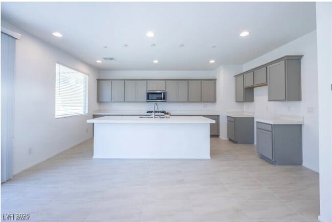 Building Photo - 10407 Sadie Blake Ave