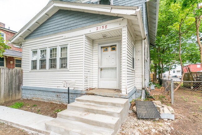 EXTERIOR - ENTRADA PRINCIPAL - 2158 Indiana Ave