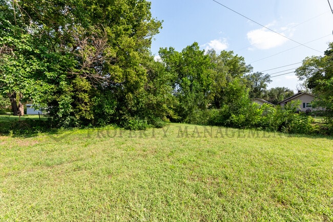 Building Photo - 601 SE 5th St