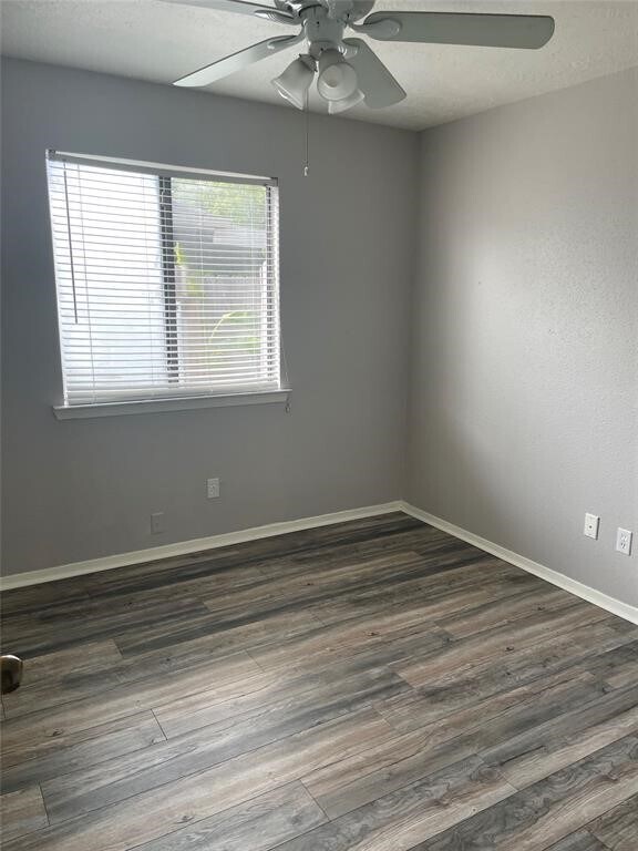 Building Photo - 313 Meadow Wood Ct