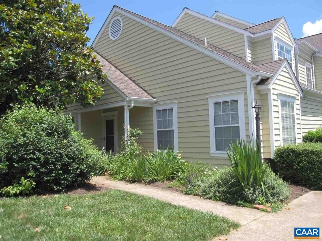 1348 Le Parc Terrace, Charlottesville, VA 22901 Townhome Rentals in