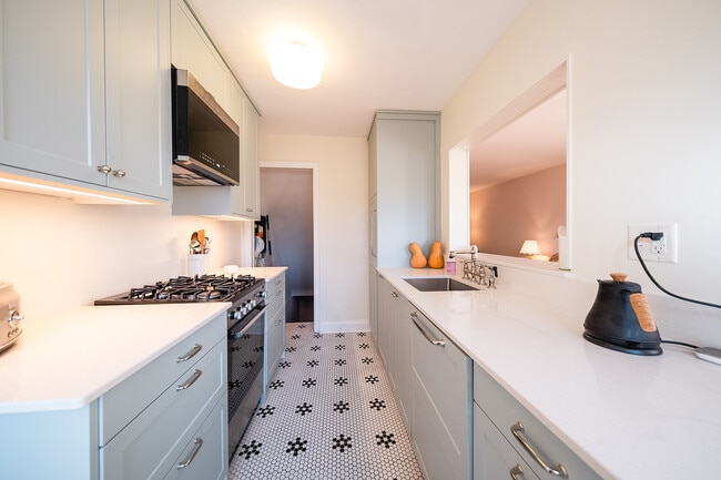 Foto del edificio - 2040 Montreal Ave