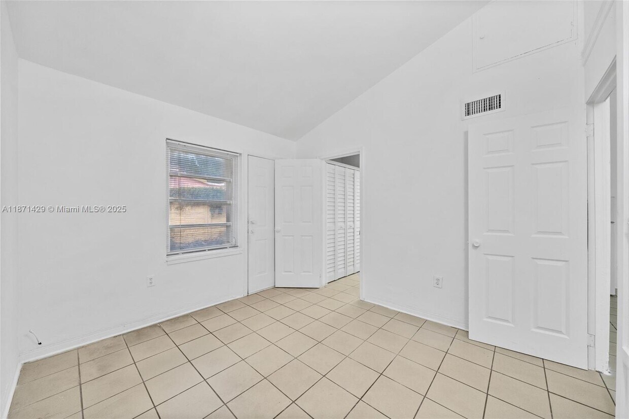 Foto principal - 840 SW 7th St