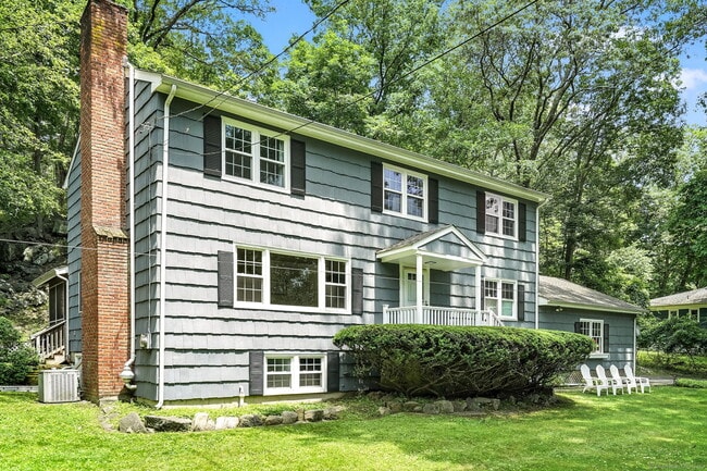 Building Photo - 163 MacGregor Dr