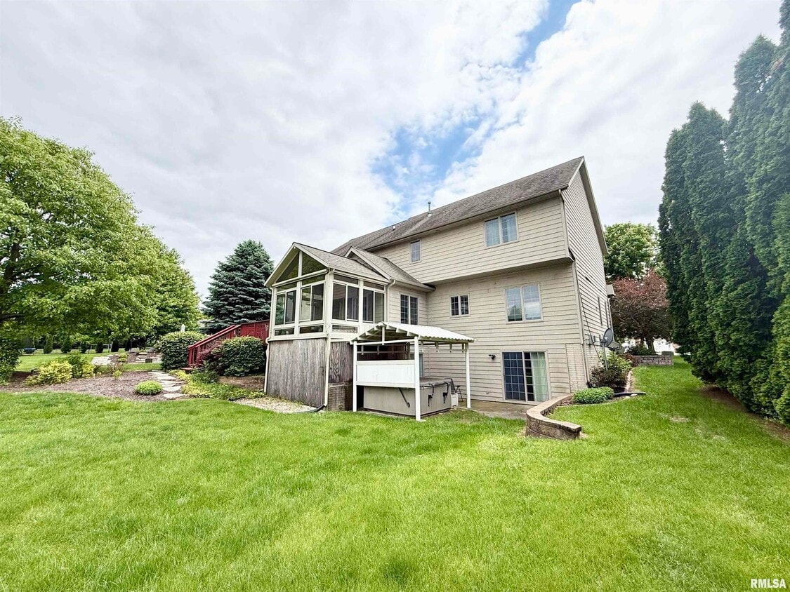 Building Photo - 11715 N Bristol Dr