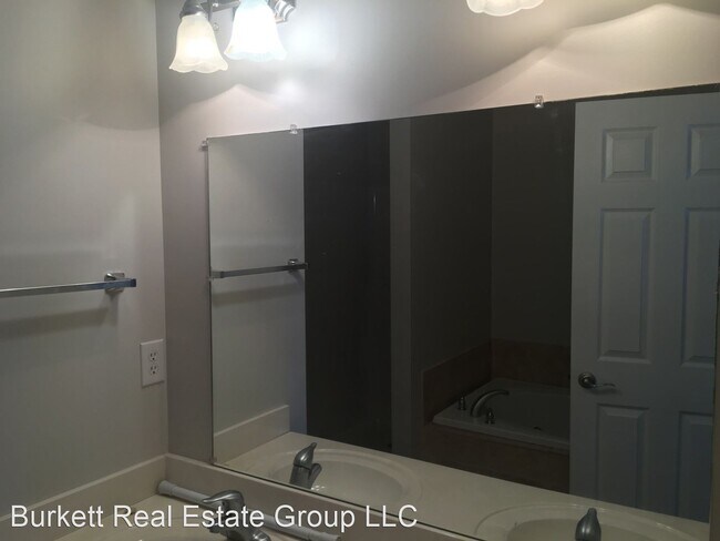 Building Photo - 3 br, 2.5 bath House - 2206 River Park