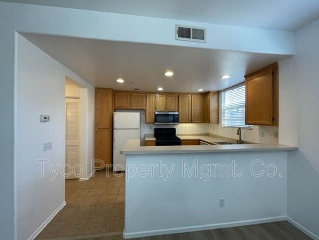 Building Photo - 1350 La Rochelle Ave