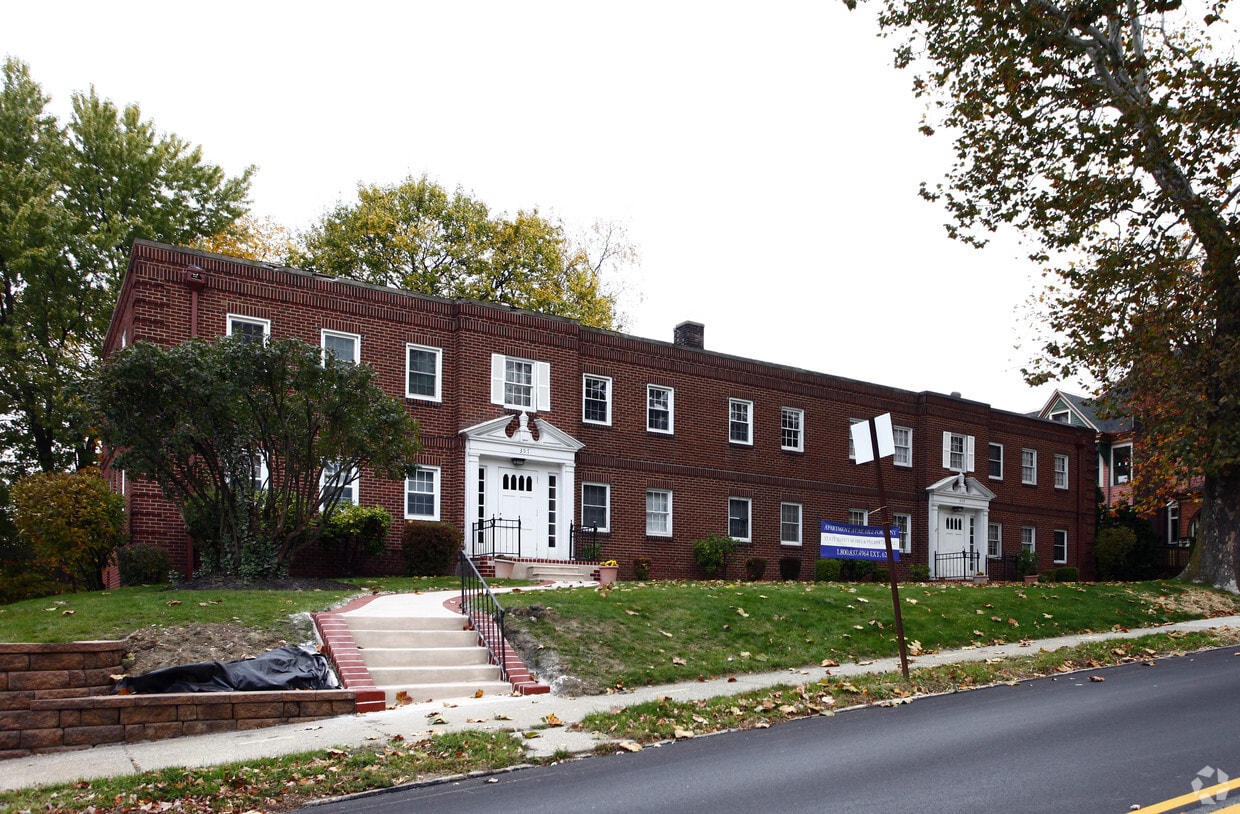 357359 E State St, Sharon, PA 16146 Apartments in Sharon, PA