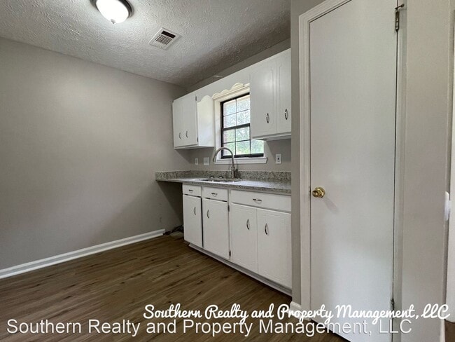 Building Photo - 3 br, 2 bath House - 3983 Henry Court