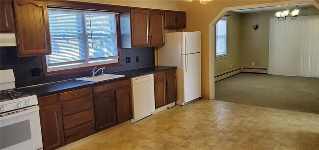 Foto del edificio - 1381 Mineral Spring Ave