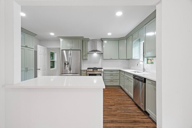 Building Photo - 2422 Wilton Ave