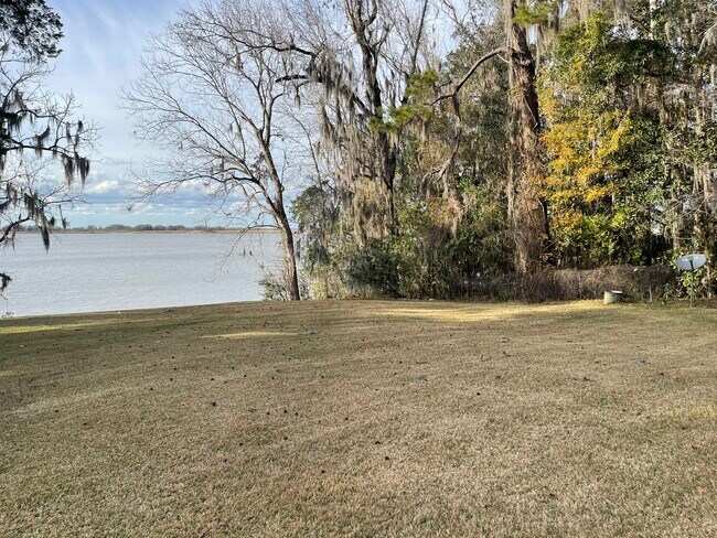 Foto del edificio - 6621 Purvis Rd