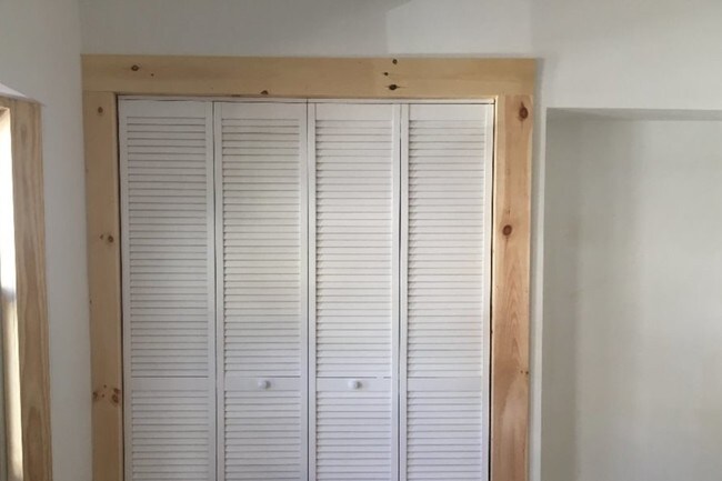 Living Room - Closet - 22 Valley Pl