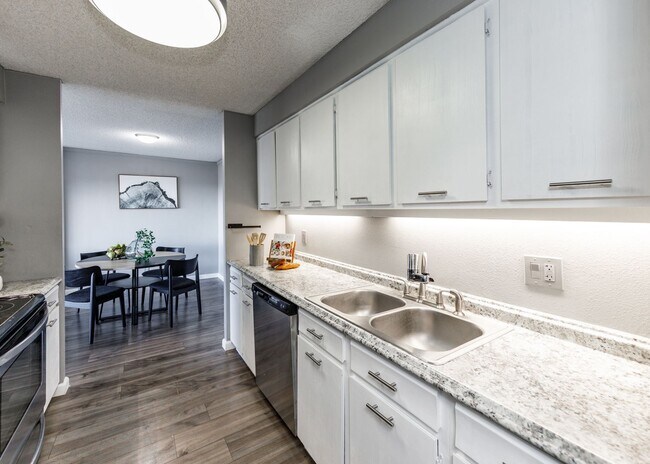 Foto del edificio - 411 Lakewood Cir