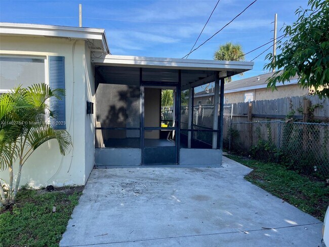 Building Photo - 3607 Windsor Ave