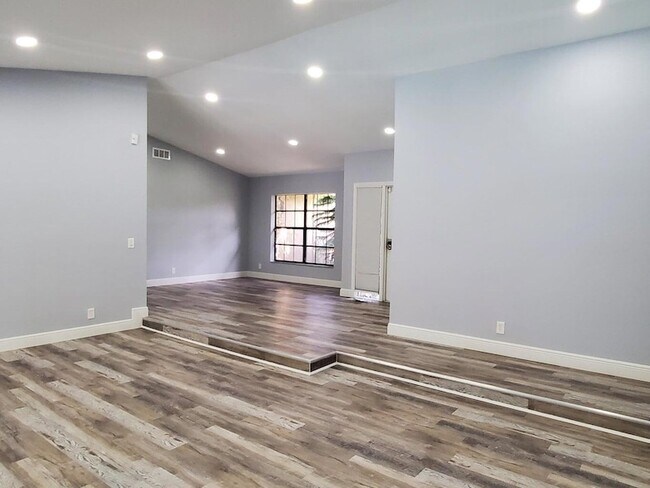 Foto del edificio - 4497 Sugar Pine Dr