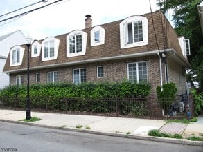 Building Photo - 119 Valley Rd