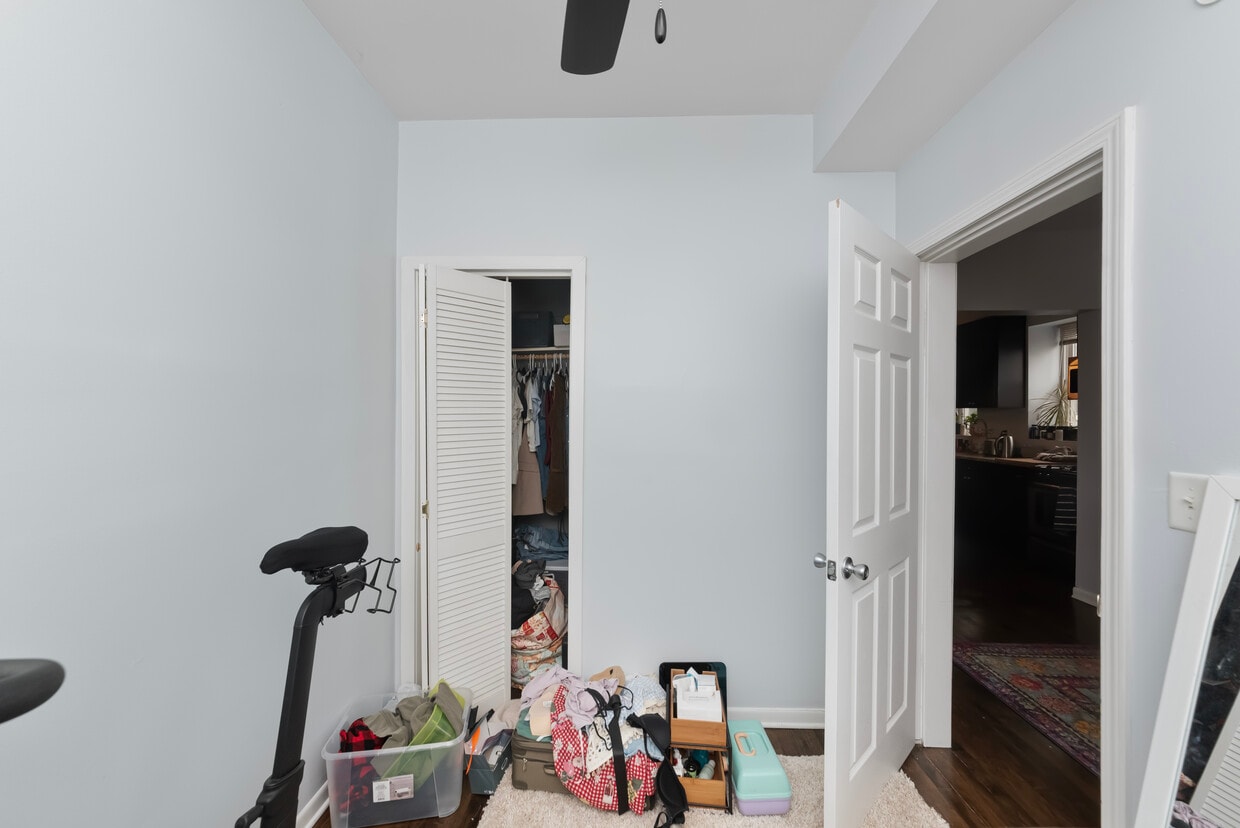 Primary Photo - 2348 W Moffat St