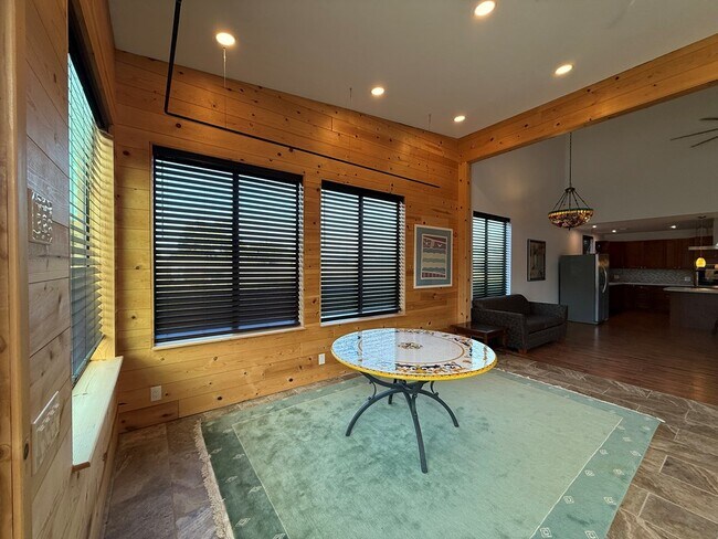 Foto del edificio - 150 Dowling Rd W