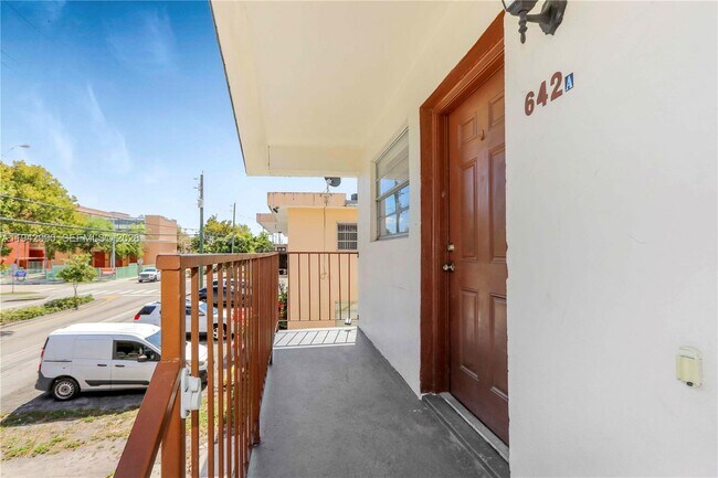 Foto del edificio - 642 E 2nd Ave