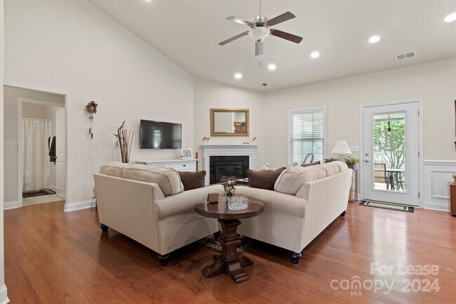 Building Photo - 7266 Kenyon Dr
