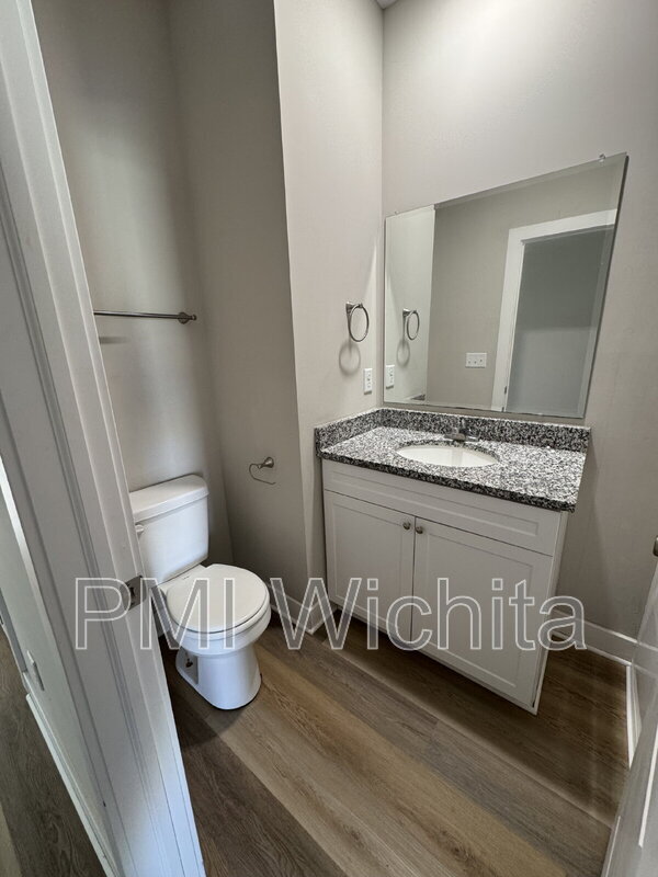 Foto del edificio - 5250 N Cypress Cir