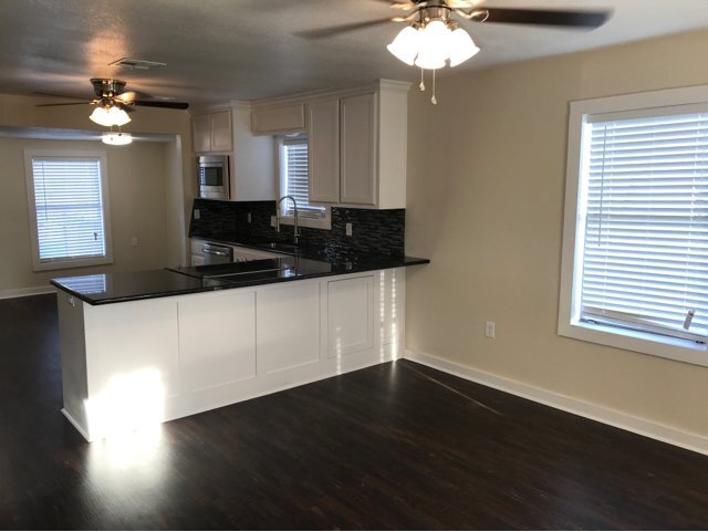 Foto del edificio - Lorena ISD, 2 bed/1 bath Charming Home