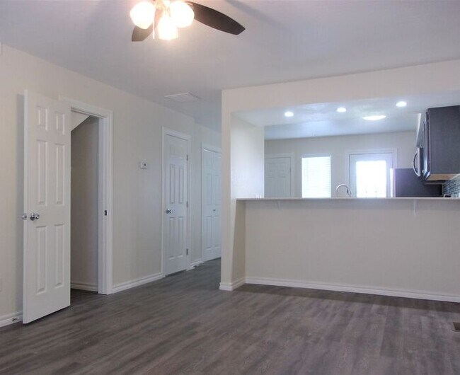 Foto del edificio - 2 BED 1.5 BATH TWO STORY TOWNHOUSE- WARR A...