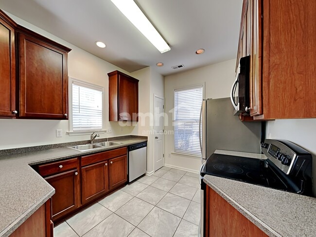 Building Photo - 220 Marino Pl