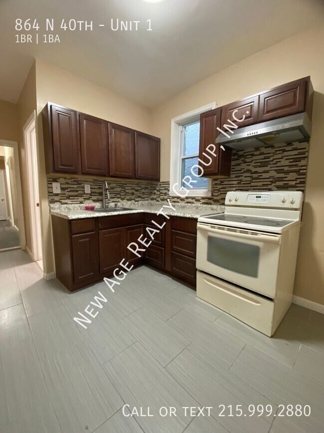 Building Photo - Spacious apartment located in Belmont!