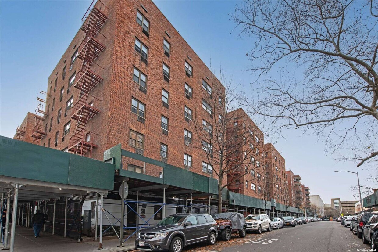 Foto principal - 94-30-94-58 58th Ave
