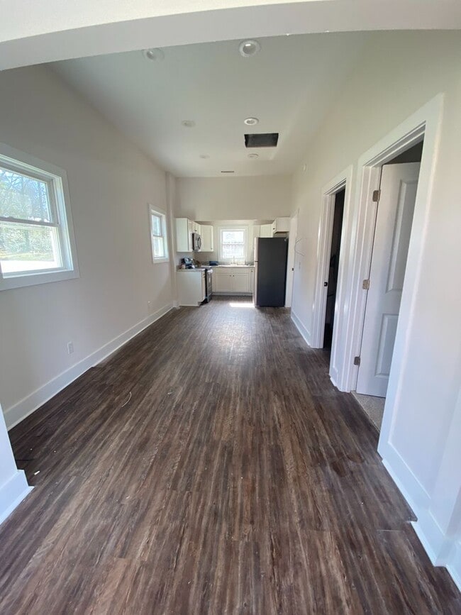 Building Photo - Newly Renovated 2-Bedroom Apartment in Central, SC!
