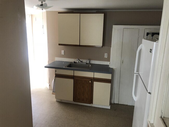 Building Photo - 4 Hazen St