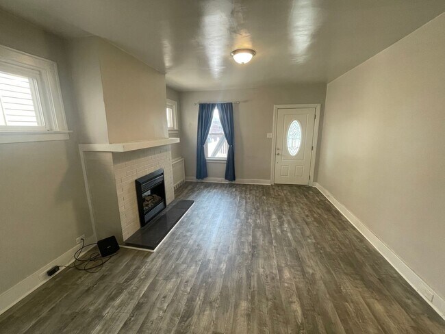 Foto del edificio - Spacious 3 Bedroom Home with Full finished Basement and Detached Garage!