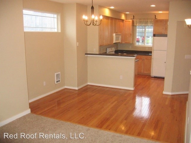 Building Photo - 2 br, 2.5 bath House - 210 N "G" St Apt A