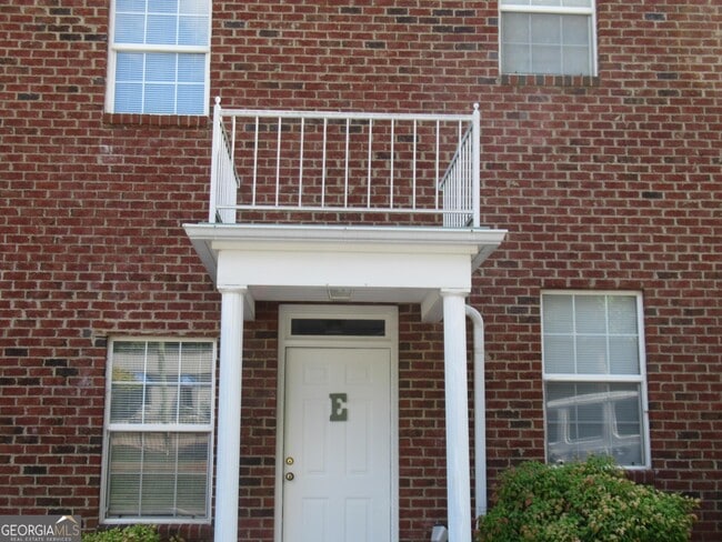 Building Photo - 110 Mechanic St SE