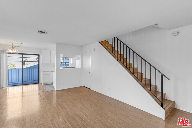 Foto del edificio - 2490 Purdue Ave