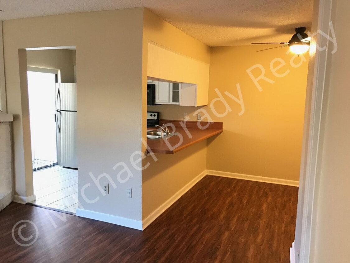 Move in Special! One Bedroom Condo! $99 De... - One Bedroom Condo!