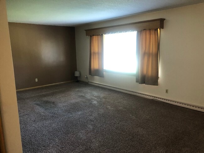 Sala de estar - 4130 E Grand Ave