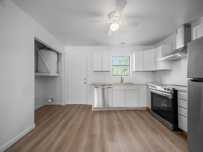 Building Photo - Ravenwood Apartments!!