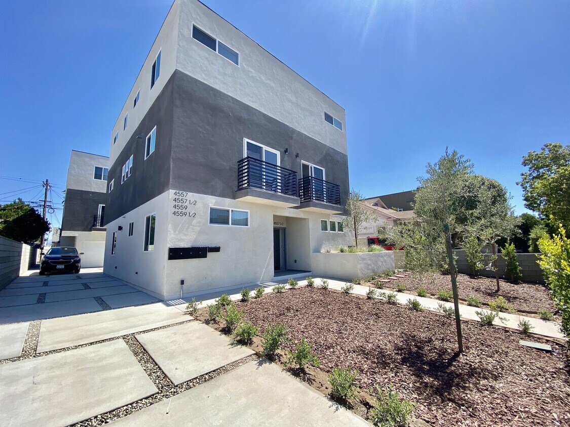 Primary Photo - 4557 Pickford St