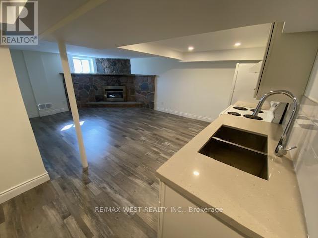 Photo du bâtiment - 81 Cuffley Crescent S