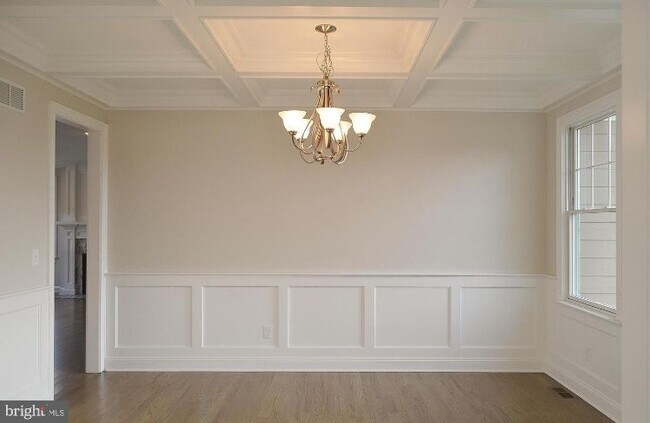 Building Photo - 174 Guyot Ave