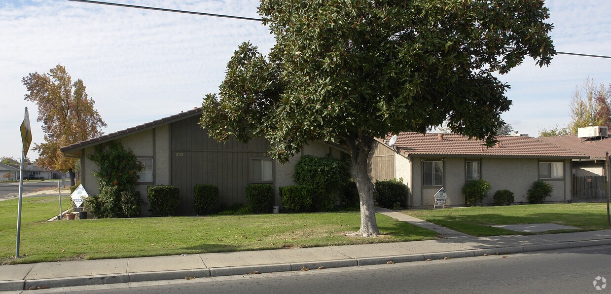Primary Photo - 2501 N Winton Way