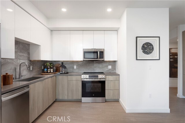 Building Photo - 511 S Harbor Blvd